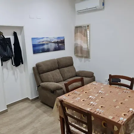 Apartment Del Mandorlo